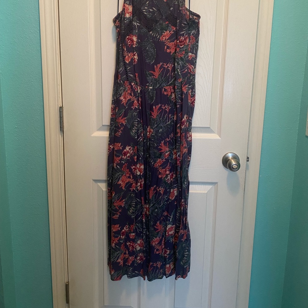 Dress - Picture 2 of 7